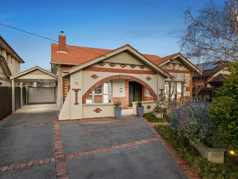 18 Eddys Grove, Bentleigh